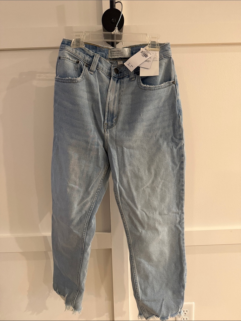 NWT Abercrombie & Fitch Ankle Straight Ultra High Rise Jeans Size 27/4S